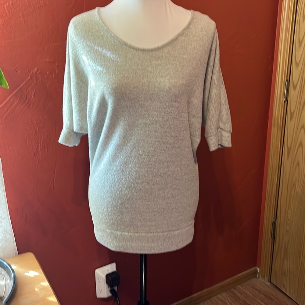 RUE 21 Sweater……..079